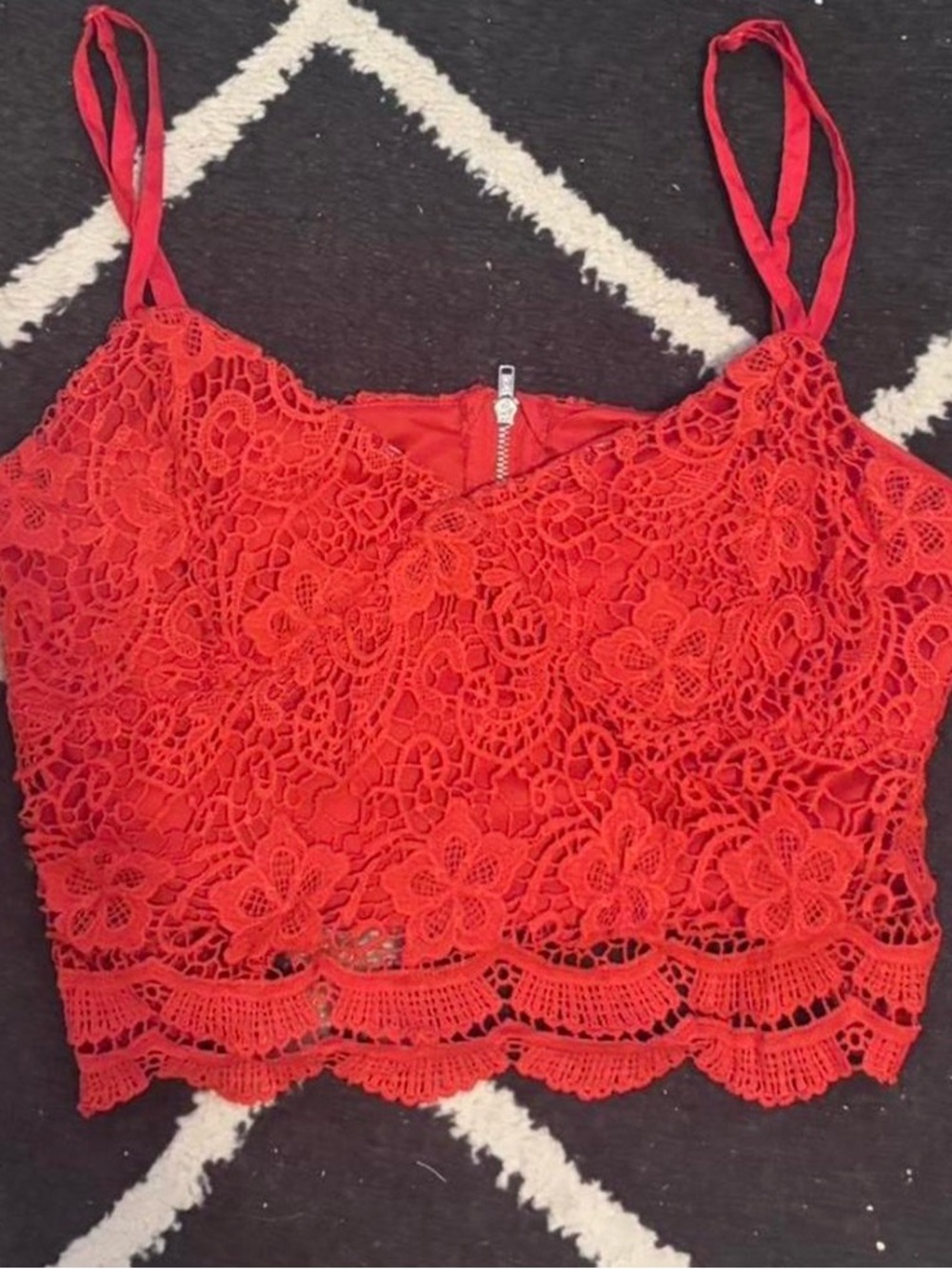 SHEIN Red Floral Lace Cropped Tank Top